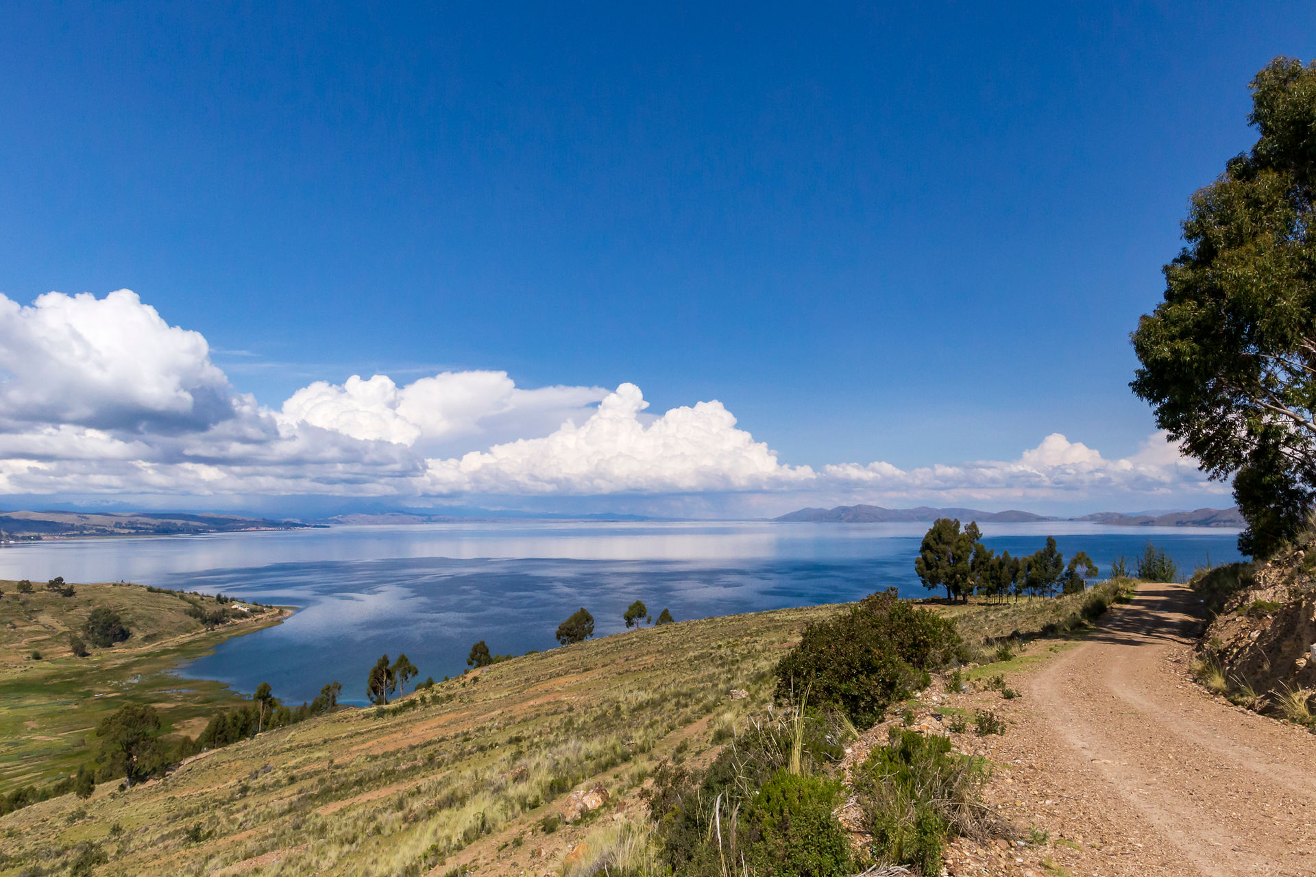 Premier apercu du lac Titicaca en arrivant de La Paz