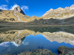 Un panorama du lac des Cerces, grandiose