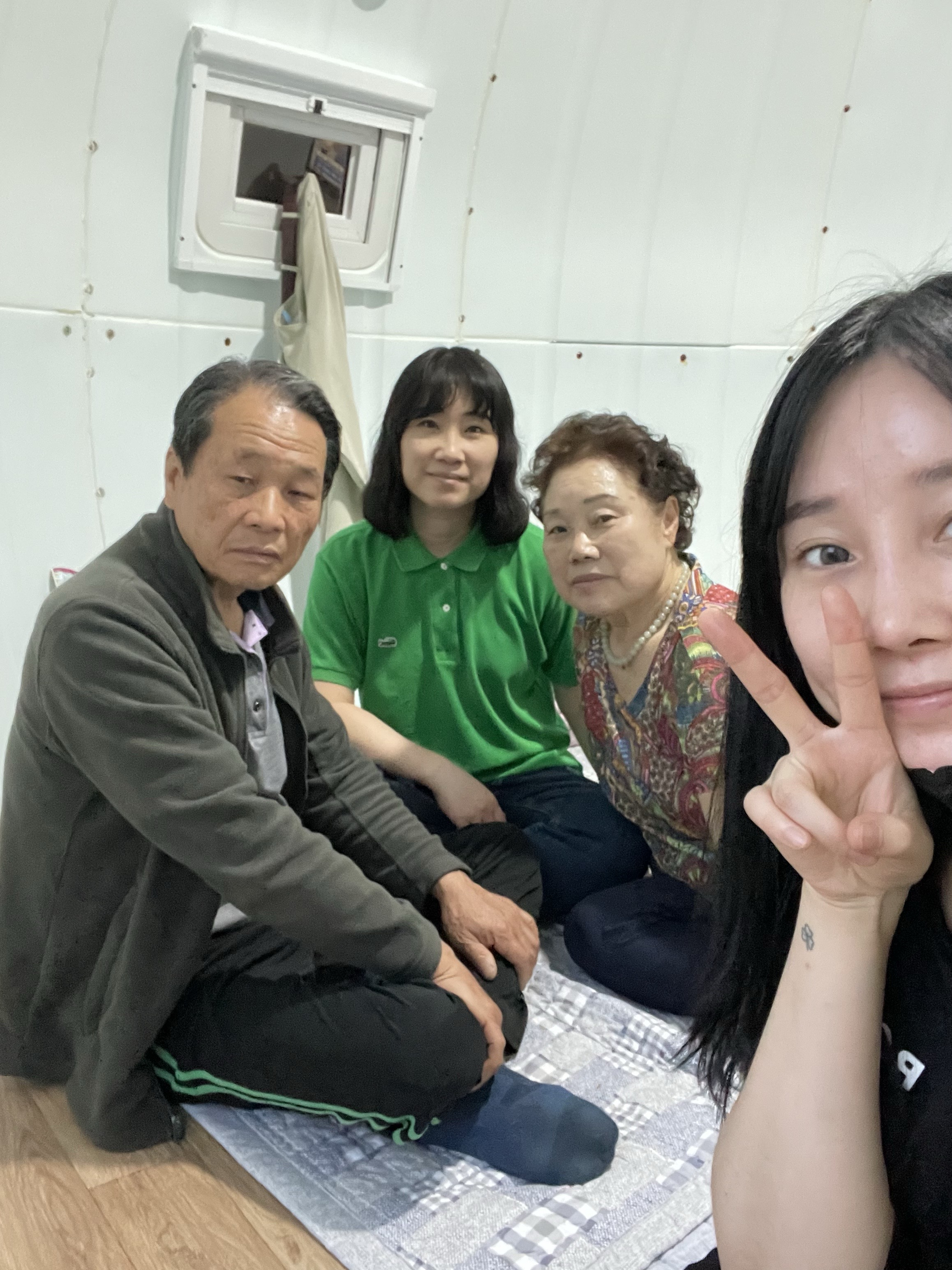 어쩌면 부모님과 함께 한 마지막 여행은 아닐지... content media