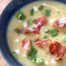 Velouté de chou-fleur & chips de jambon de Parme