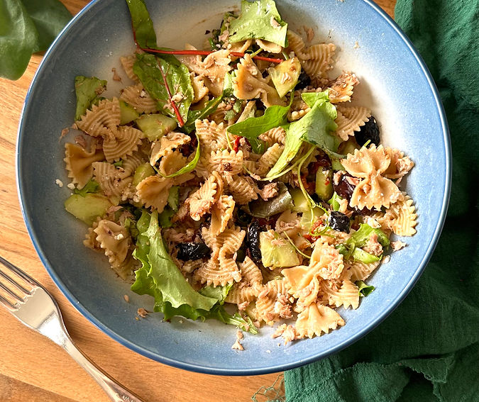 Salade de pâtes, thon et tomates séchées