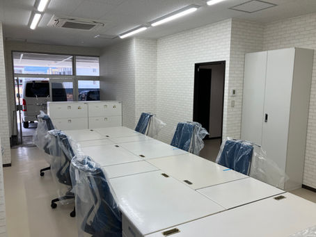 事務室のレイアウト頑張りました!