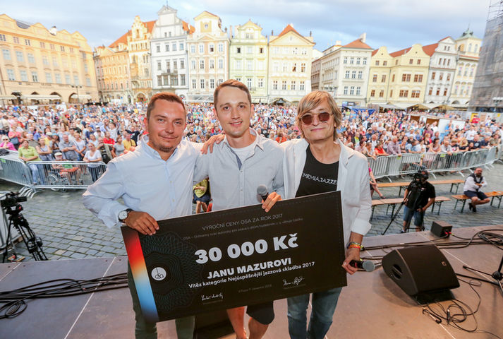 Vyhlášení soutěže Nejlepší jazzová skladba OSA 2017 na Staroměstském náměstí – Roman Strejček, Jan Mazura, Rudy Linka (foto David Peltán)