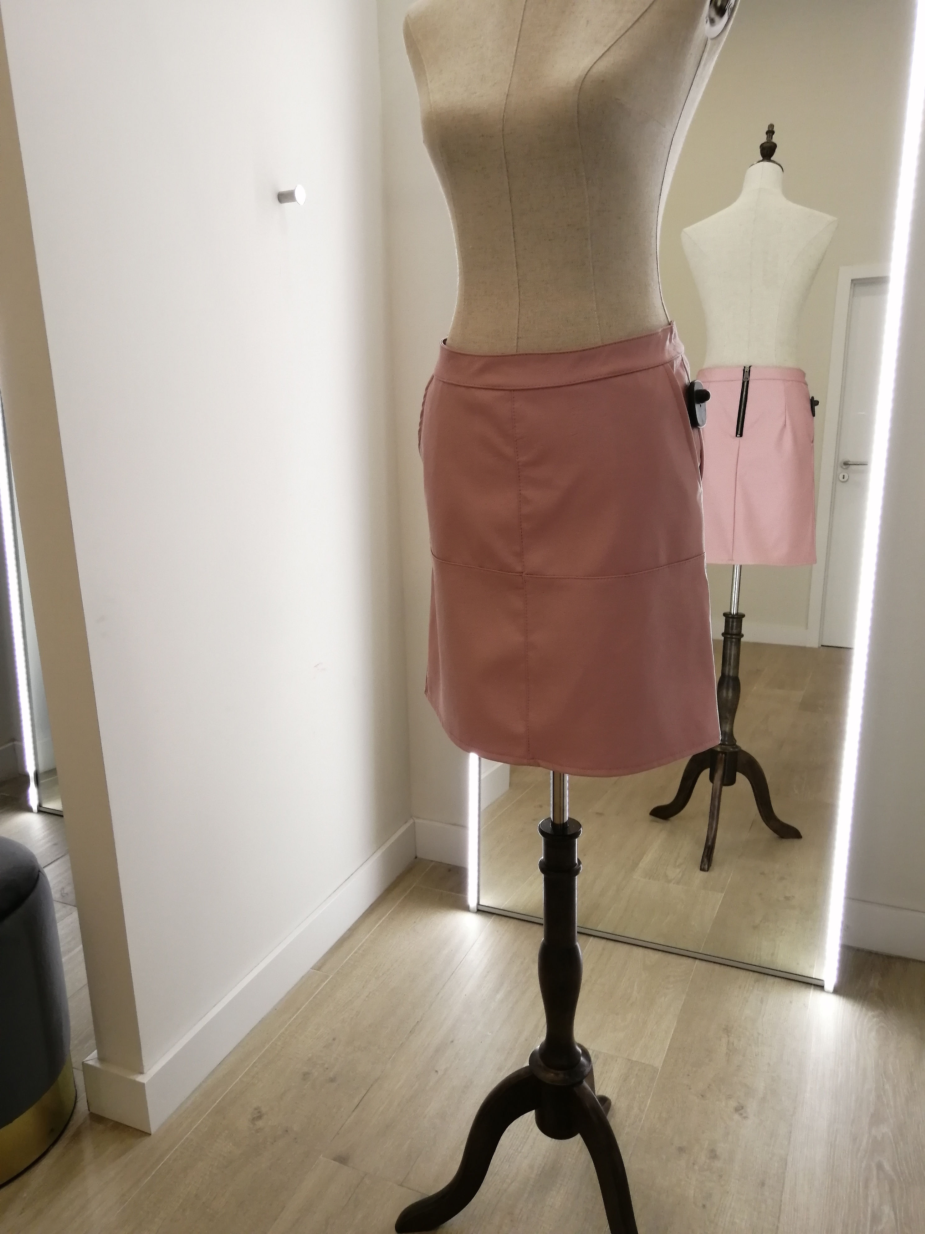 falda corta polipiel