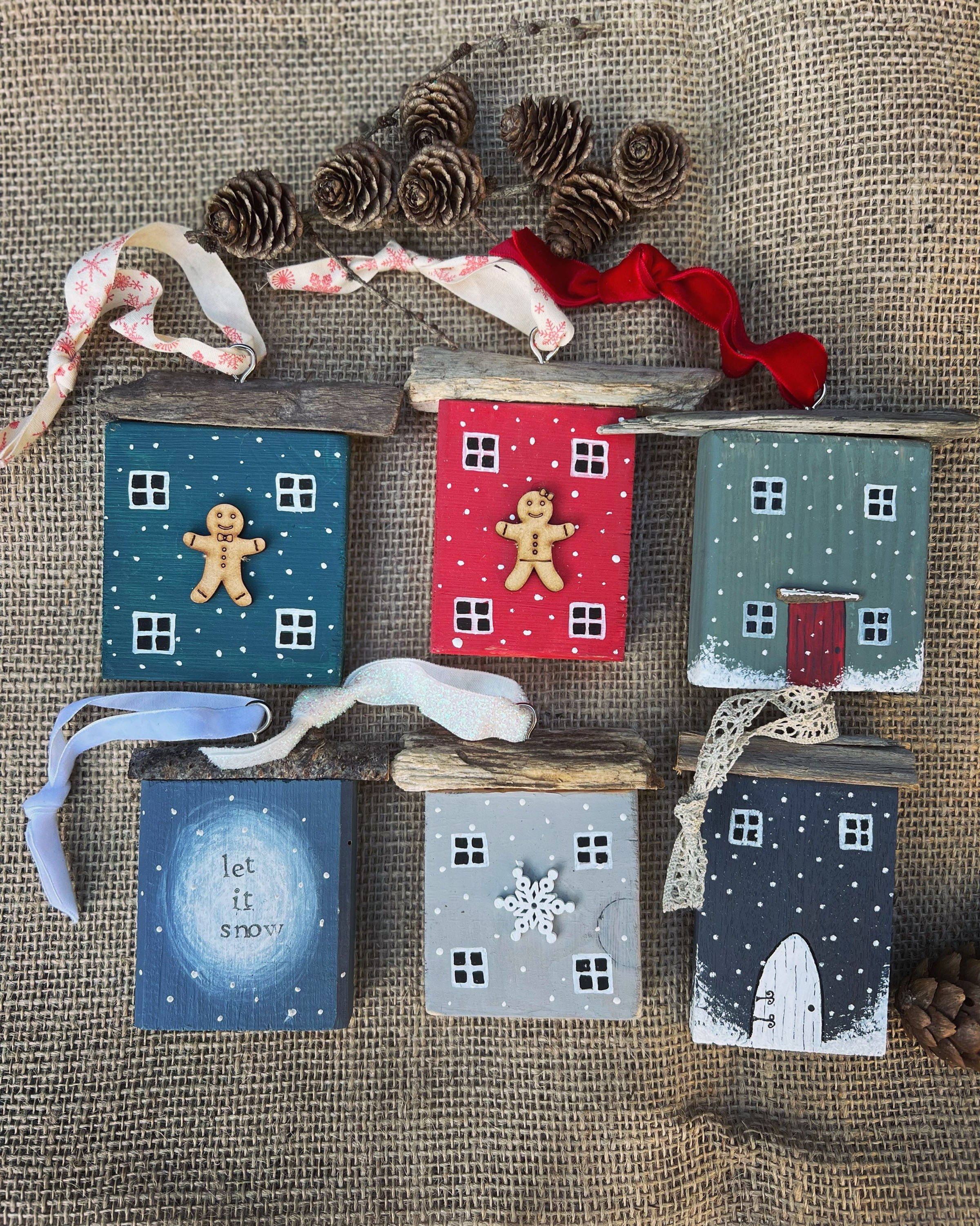 Set of 6 festive Christmas hanging houses