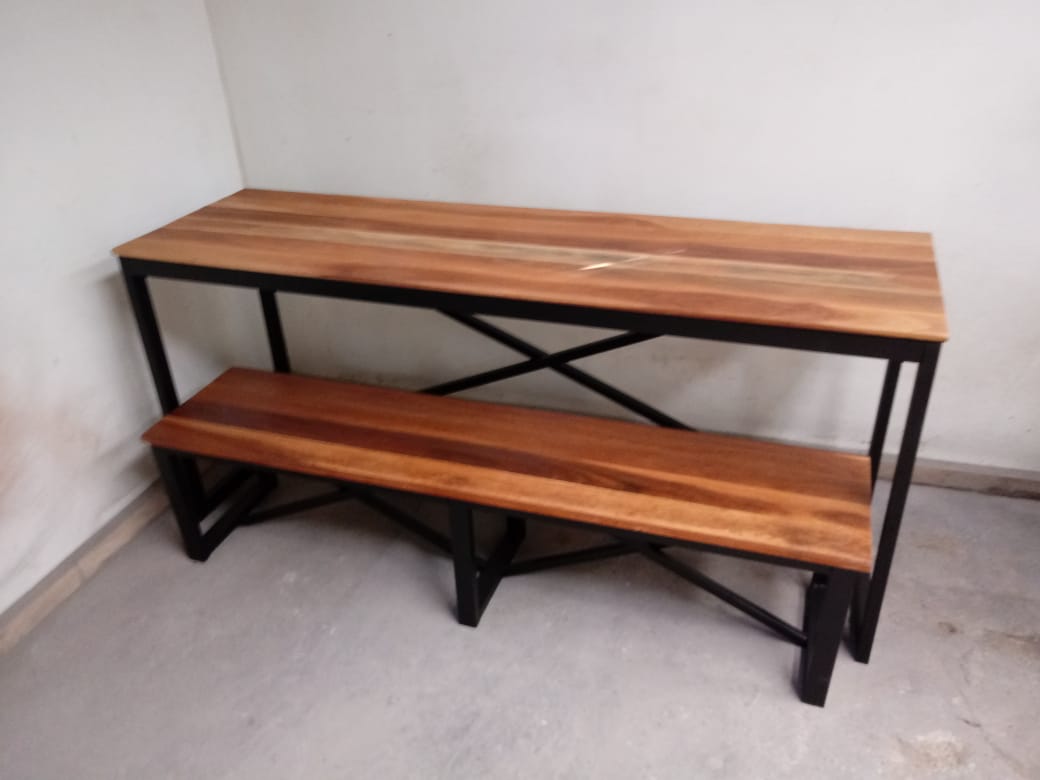Mesa/Aparador e Banco