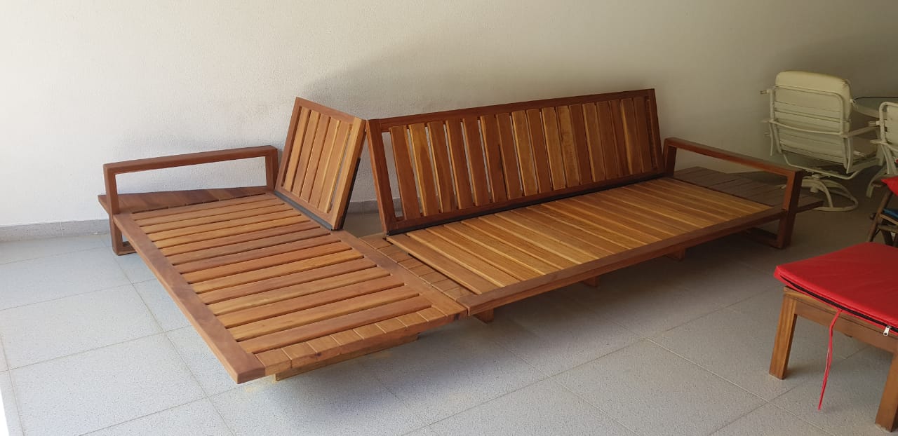 SOFÁ E CHAISE RIPAS DE FREIJÓ