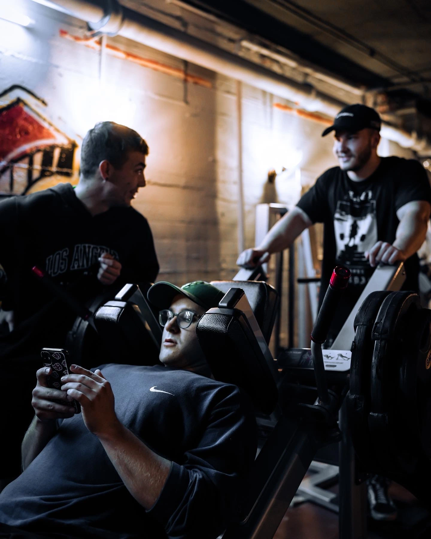 Junioren Bodybuilding Siegerpose – Felix Höber auf der Bühne