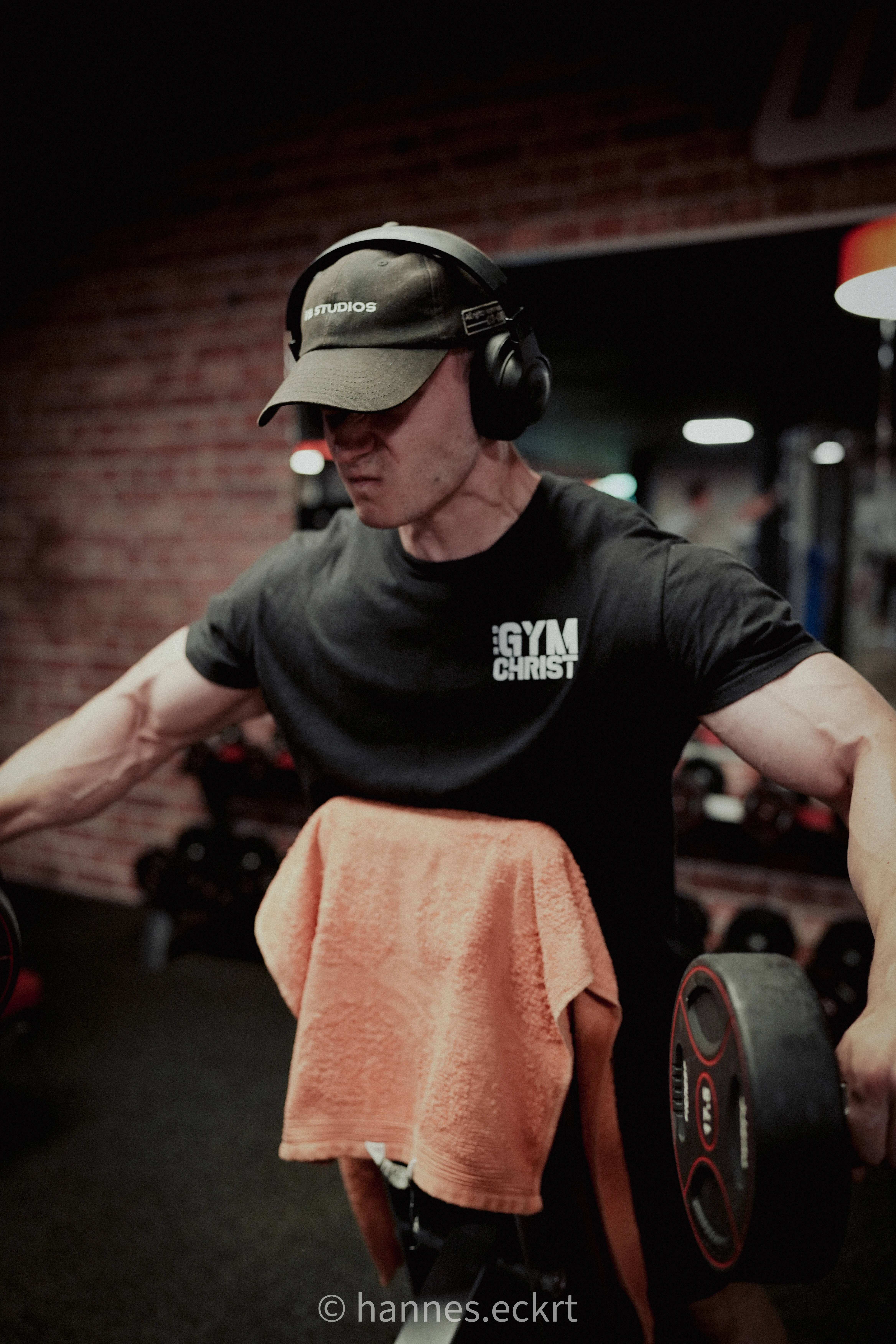 Muskeldefinition und Bühnenpräsenz – Felix Höber bei der UKDFBA 2024