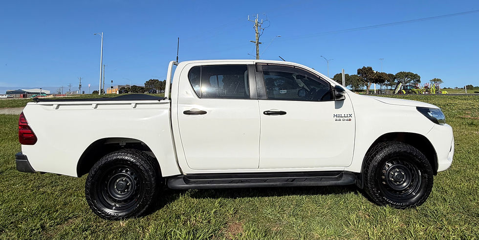 Thumbnail: TOYOTA HILUX SR