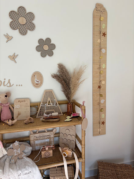 Toise mural décoration enfant en bois gravé personnalisée