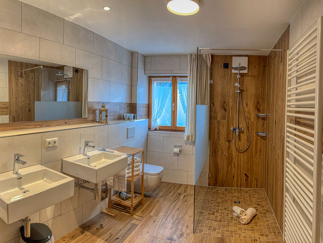 gentian bathroom