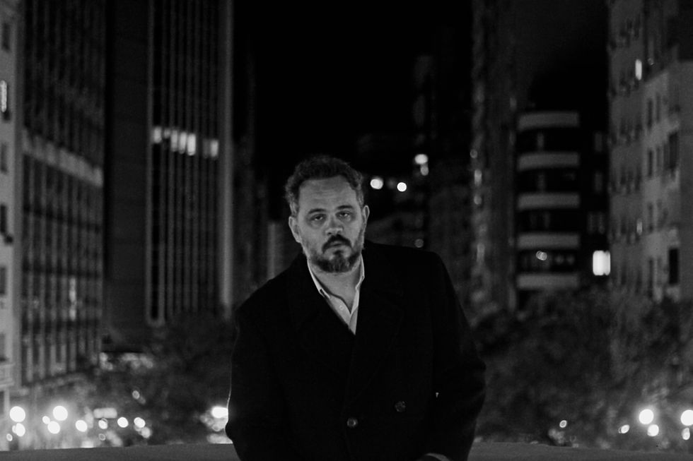 Hernandez lança Apneia e aprofunda sua relação artística com o lado oculto de Porto Alegre