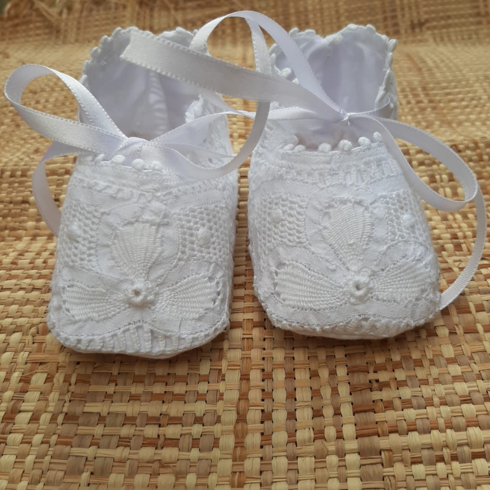 Sapatinho de Renda Feito a Mão