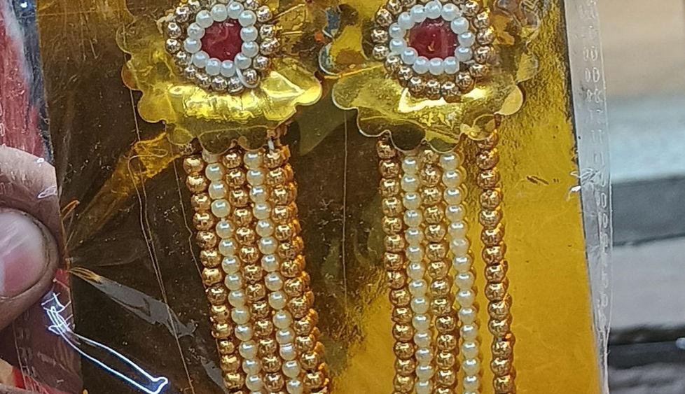 The Godi/Bhavar Ki Mala is a beautifully handcrafted garland that embodies 