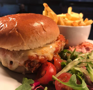 Woodhouse Kippen Skinner burger & fries