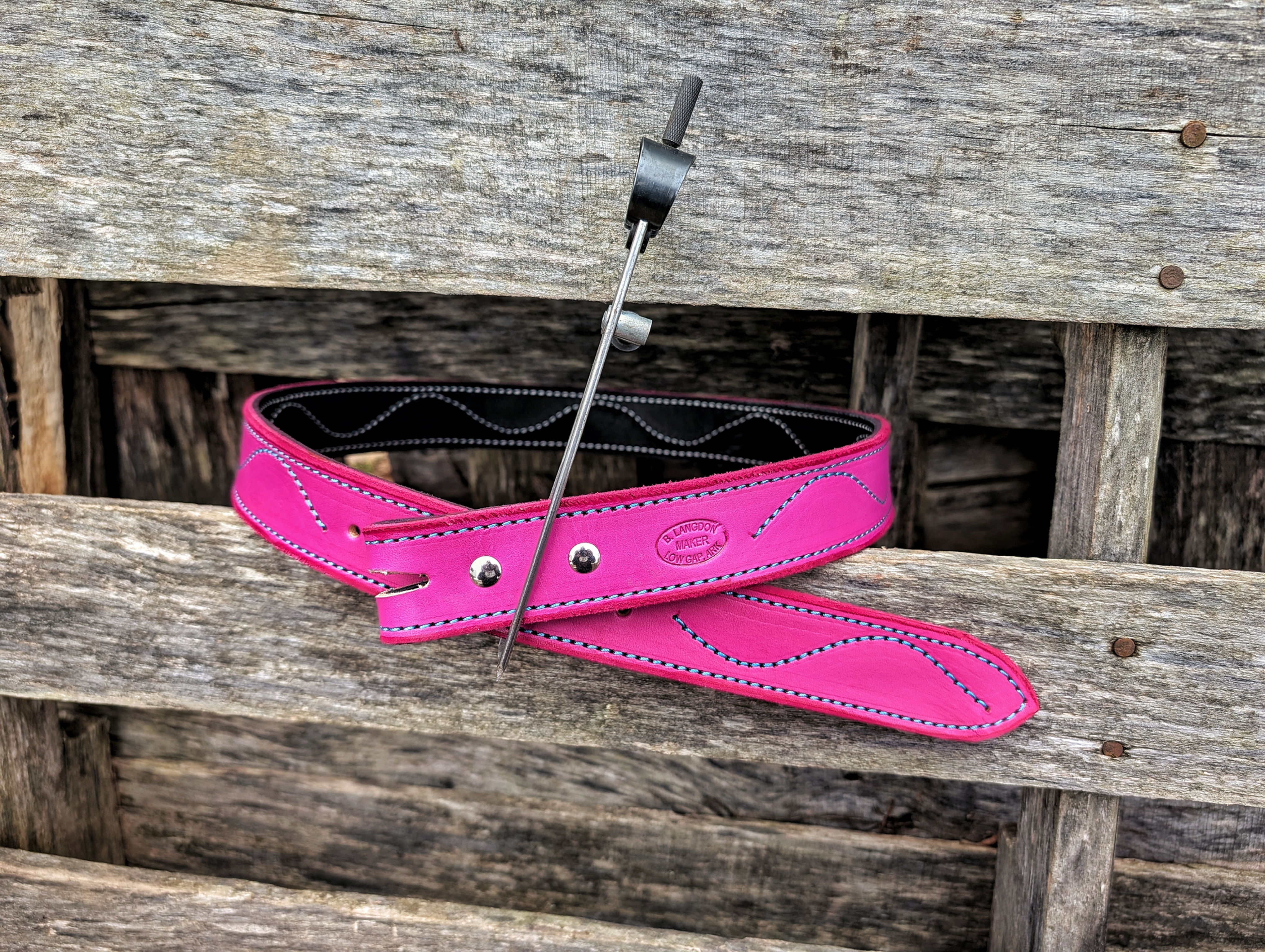 Hot pink w/ turquoise wave 