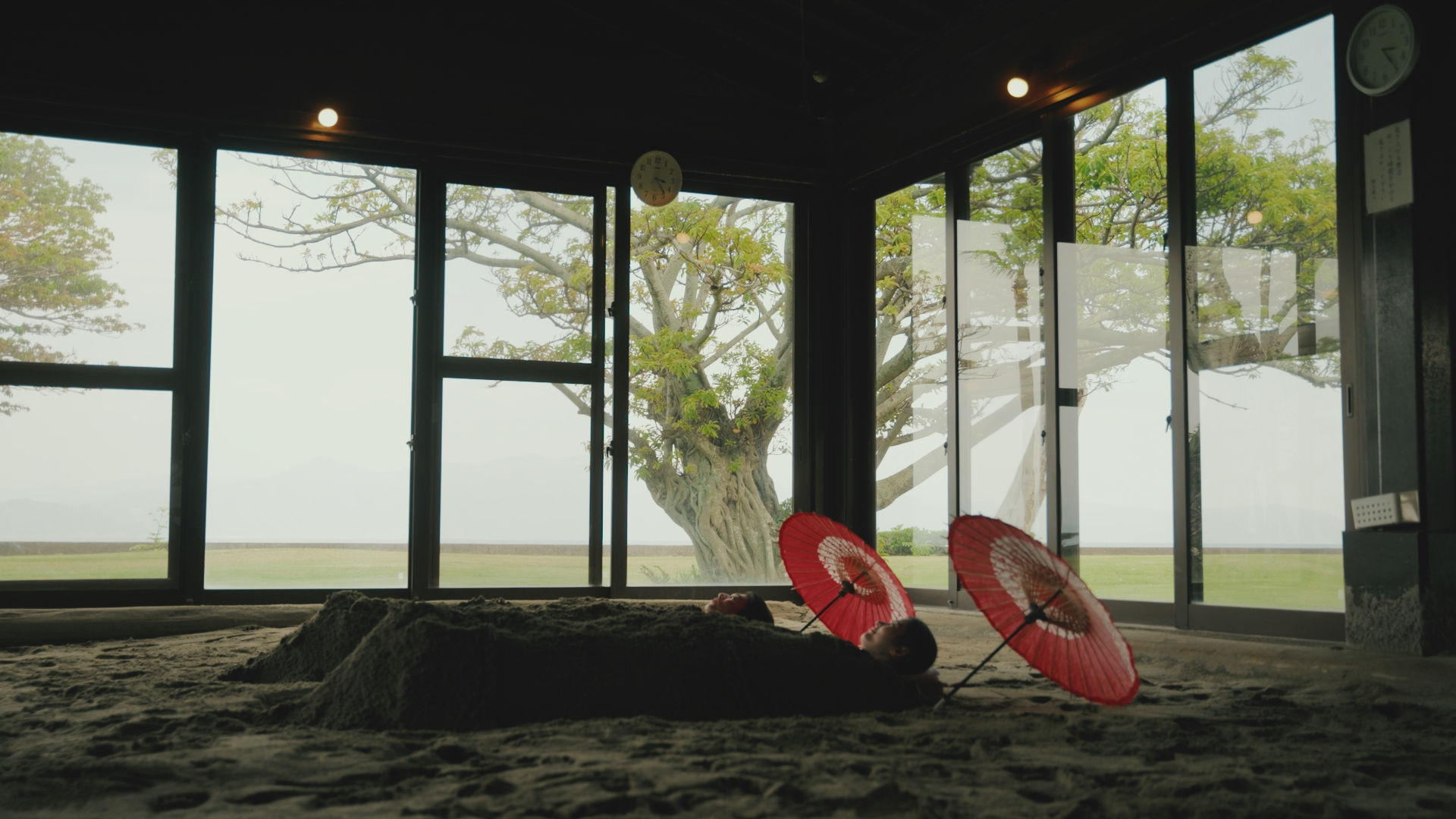 On Sauna Channel, a man and a woman experience a hot sand bath at Ibusuki Hakusuikan in Kagoshima, Japan.