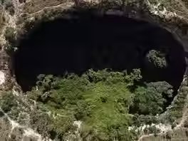 Caverna, lago subterrâneo e descida de rapel: conheça a Dolina dos Maracanãs