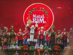 Caiado e Gracinha entregam mais de 20 mil brinquedos no Natal do Bem em Goiânia