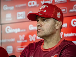 Umberto Louzer diz que Vila Nova precisa ser mais constante e que vai buscar isso para 2026