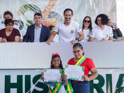 Senador Canedo realiza desfile cívico em comemoração aos seus 36 anos