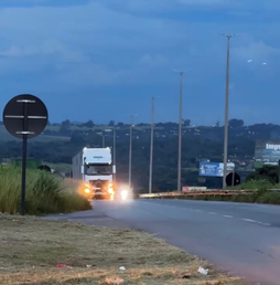 Trecho da GO-020 que liga Goiânia a Senador Canedo começa a receber nova iluminação