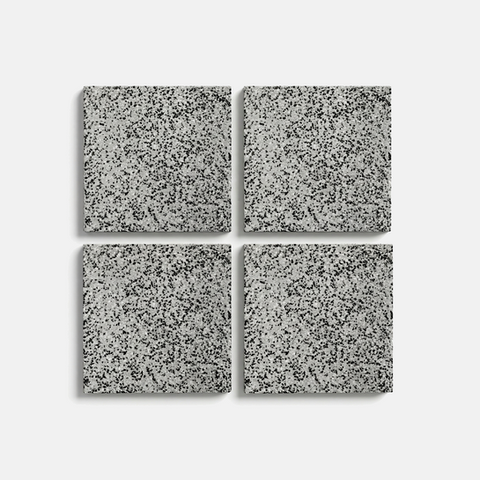 Baldosa de concreto gris 50x50 cm con acabado de granito rústico para piso exterior