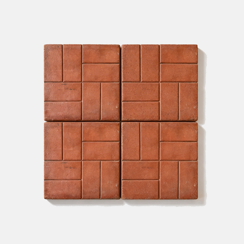 Piso modular terracota 40x40 cm con patrón geométrico integrado y acabado rústico antideslizante para exteriores