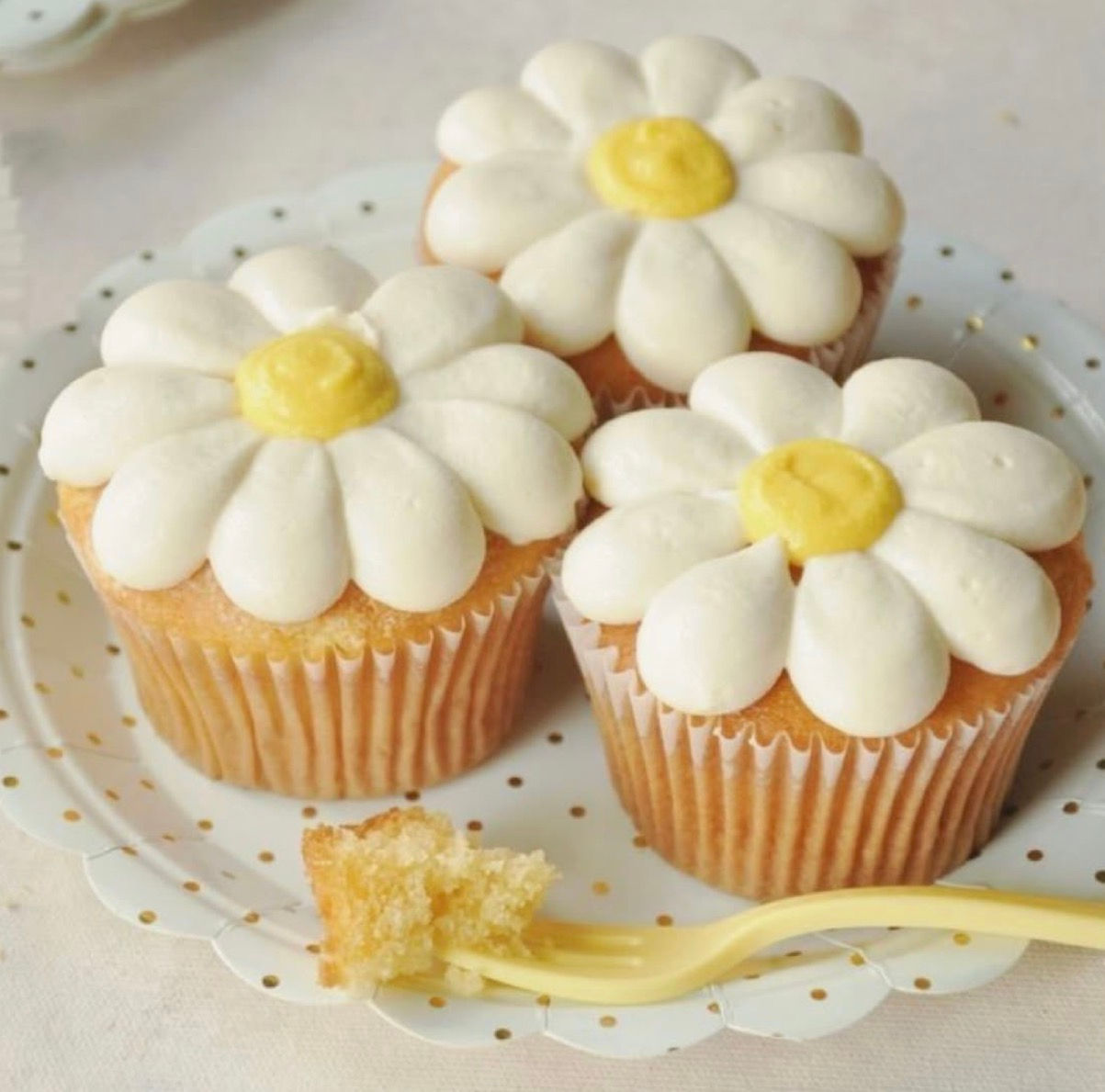 Easter Daisy Cupcakes
