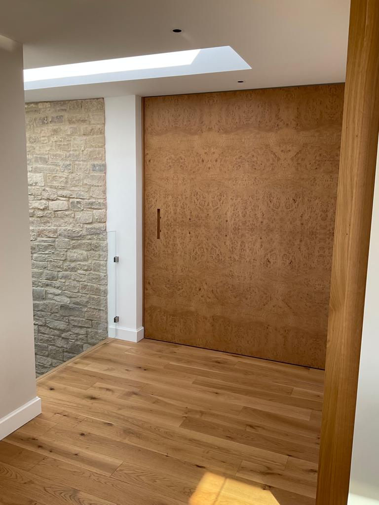 Oak burr pivot door