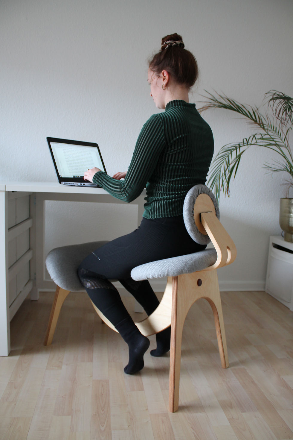 Miniaturbild: Hummel - Ergonomischer Kniestuhl mit Lehne