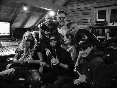 debatonic band studio photo