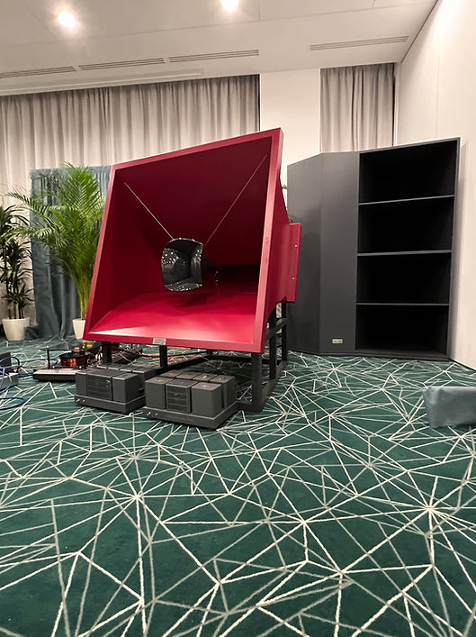 HornSolutions Masterpiece speaker with Double Oktahorn behind