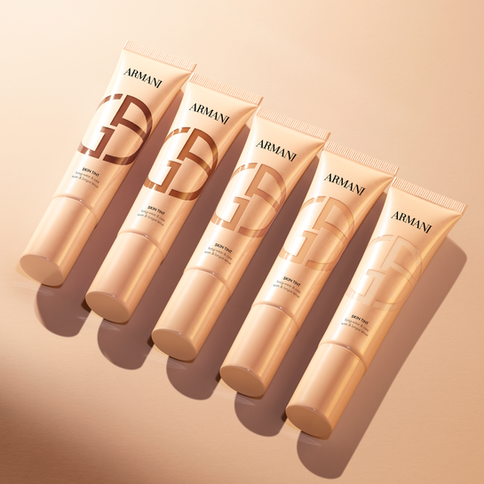 Mais do que uma base! O novo skin tint da Armani trata a pele como um sérum