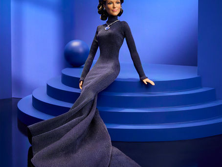 Barbie homenageia Céline Dion. Reconhece o vestido e o colar?