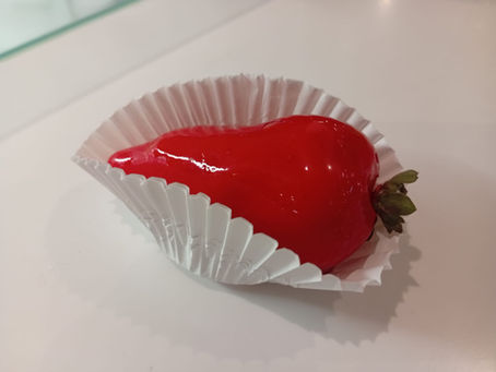 Morango do Amor. Saiba onde provar o doce viral brasileiro