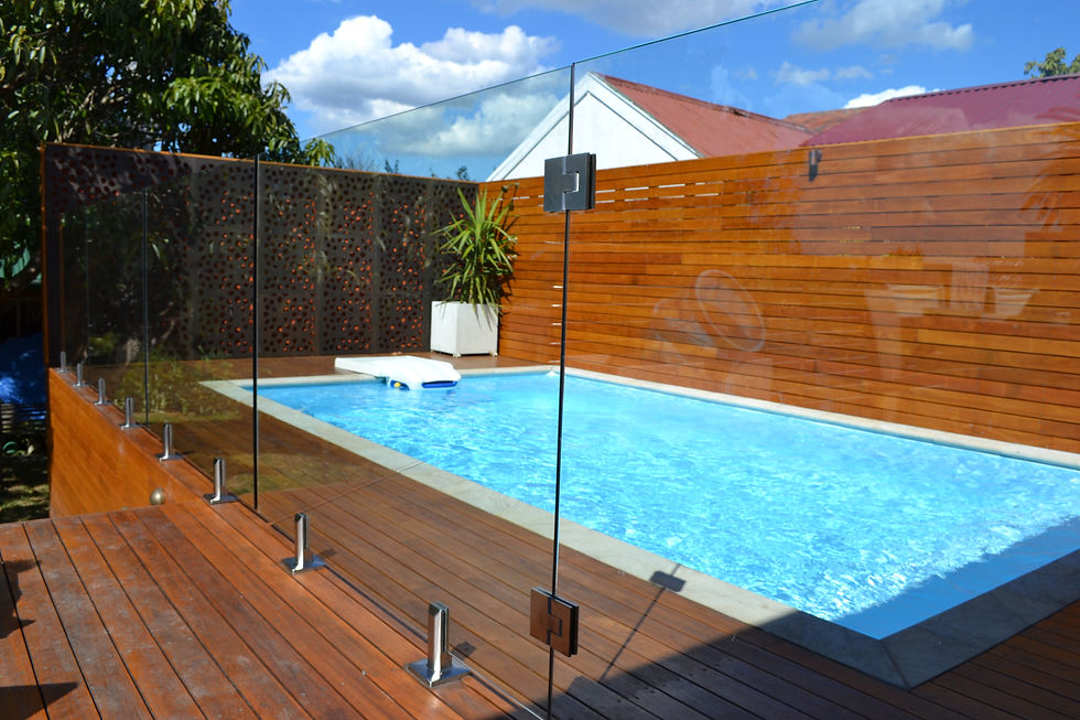 Frameless glass pool fence