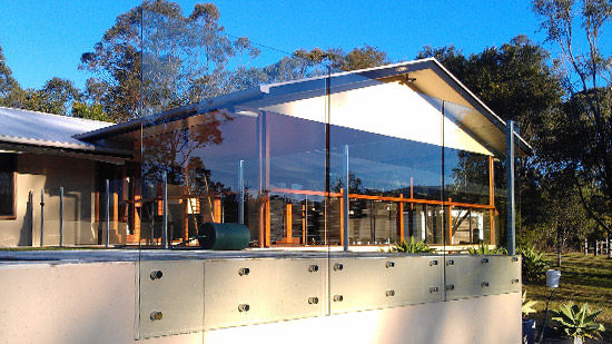 Glass pool fence