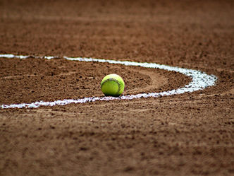 Shamrock softball goes 1-1 at Mt. Pleasant Sacred Heart tournament, splits with Saranac