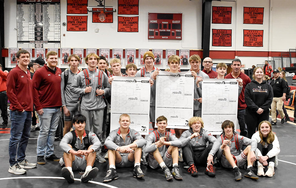 Isaac Ripplinger 15 Raiders advanced to Wrestling Individual Regionals