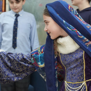  ფიფქია, ჯუჯები და დედების ღიმილი -  თეატრალური ზეიმი