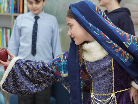  ფიფქია, ჯუჯები და დედების ღიმილი -  თეატრალური ზეიმი