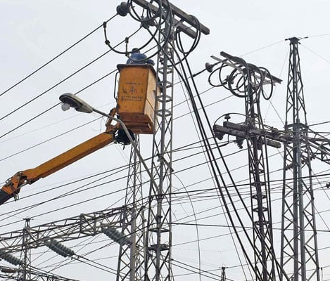 Pakistan's national grid squeezed as consumers go solar, experts say