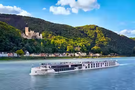 uniworld_sselisabeth-exterior-rhine.avif