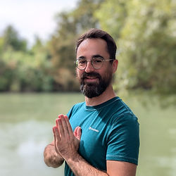 Yoga traditionnel et exercices de respiration (Pranayama) à Paris 12e.