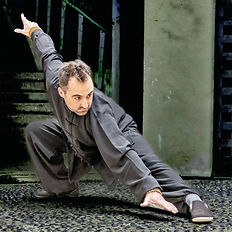 Grégory Narboux enseignant le Qi Gong aux habitants du Perreux-sur-Marne.