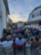 An outdoor audience waits for Mr. Beaver's presentation on the history of urban development, from William Penn to Edward Bacon.