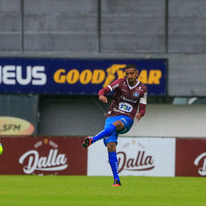 Thiago Sales aborda variação de esquema de zagueiros no Caxias