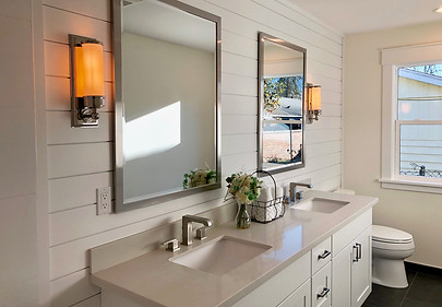 Tumble Creek main bathroom detail